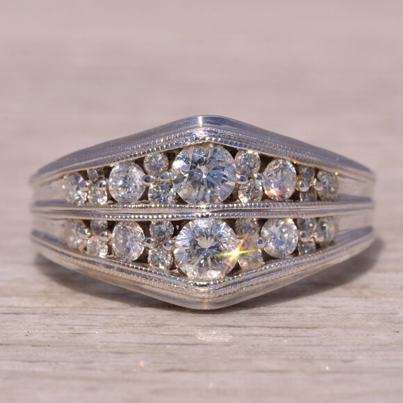 Natural Diamond Ring in White Gold - Picture 1 of 10
